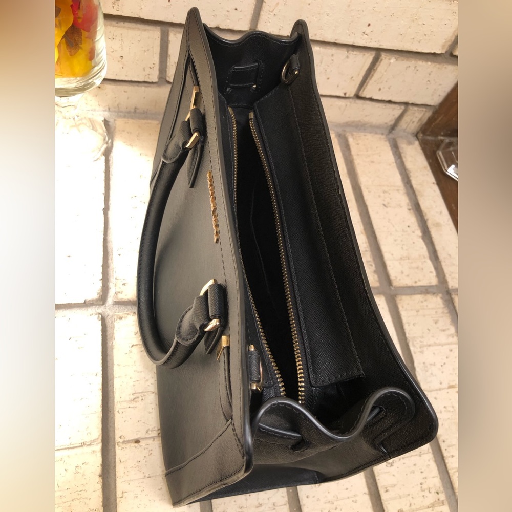 π₯Moving to @the_bag_guyπ₯Michael Kors - Dillon Saffiano Satchel-Black/Gold - Picture 15 of 16